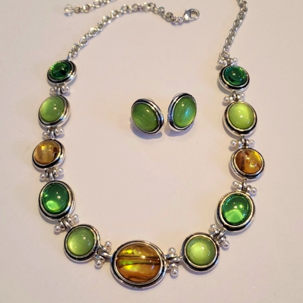 Elegant Green and Gold Necklace and Earring Set